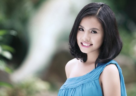 Vân Trang là 1 diễn viên, người mẫu thuộc thế hệ 9x. Cô được đào tạo bài bản tại trường Sân khấu điện ảnh Tp. HCM.