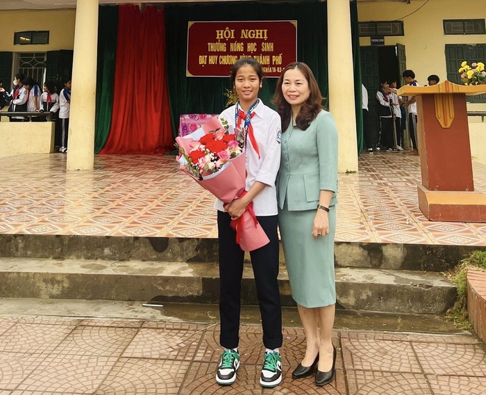 Cô Phạm Thị Bích Hạnh, Hiệu trưởng Trường Trung học cơ sở Tuyết Nghĩa (Quốc Oai, Hà Nội). Ảnh: website nhà trường