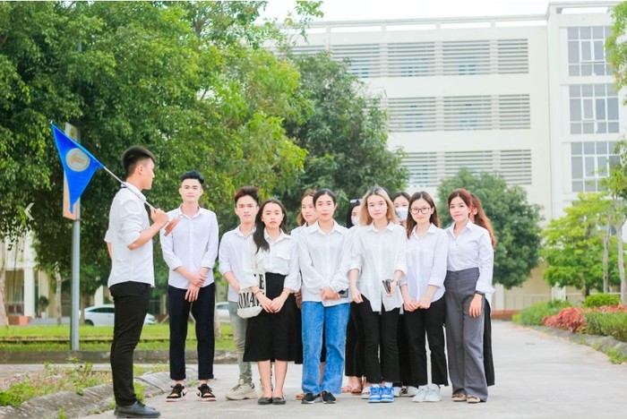 Sinh viên Trường Đại học Văn hóa, Thể thao và Du lịch Thanh Hóa được thực hành nhiều và có thể đi phụ dẫn tour du lịch từ năm thứ 2. (Ảnh: website nhà trường)