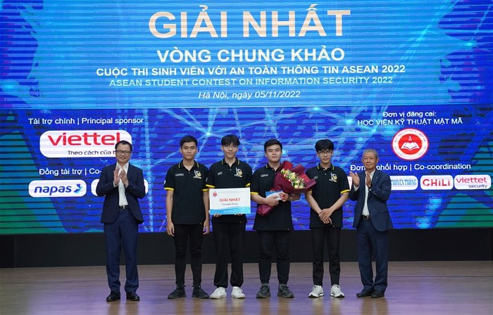 Trước đó, nhóm sinh viên Trường Đại học Công nghệ thông tin cũng giành giải Nhất cuộc thi sinh viên với An toàn thông tin ASEAN 2023. (Ảnh: NTCC)