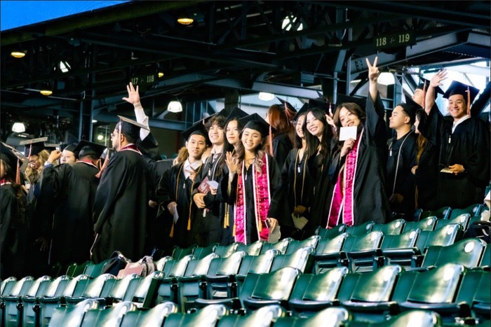 Cử nhân quốc tế liên kết với Đại học Cityu - Hoa Kỳ nhận bằng tốt nghiệp tại Mỹ. (Ảnh: NTCC)