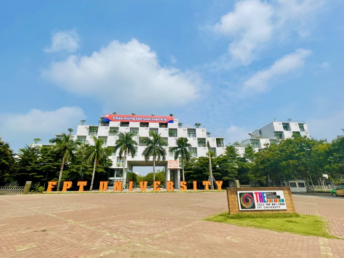 Trường Đại học FPT cơ sở Hà Nội nằm ở Khu Công nghệ cao Hòa Lạc – Km29 Đại lộ Thăng Long, huyện Thạch Thất, Thành phố Hà Nội. (Ảnh: website nhà trường)