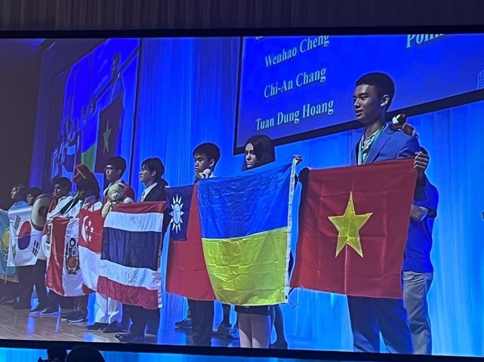 Năm 2023, học sinh Việt giành được nhiều thành tích xuất sắc trong các cuộc thi Olympic quốc tế. (Ảnh: Trường Trung học phổ thông Chuyên Đại học Sư phạm cung cấp)