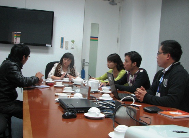 PV báo GDVN trao đổi cùng lãnh đạo viện Quản trịnh kinh doanh SFB - ĐH FPT về vụ việc TS Dương văng tục trên bục giảng.