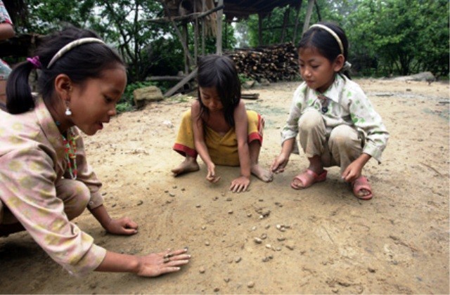 Trò chơi thường ngày của ba chị em Lò Văn Páo (Triệu Phong - Nghệ An)