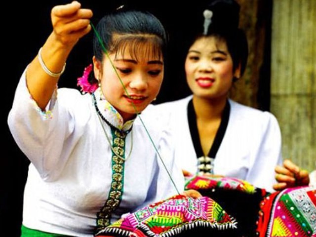 Thiếu nữ dân tộc Thái