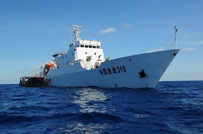 Tàu Ngư chính 310 hoạt động trên bãi cạn Scarborough lúc quan hệ Philippines - Trung Quốc đặc biệt căng thẳng