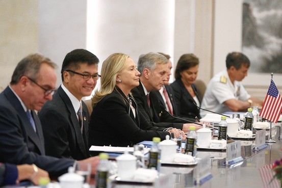 Bà Clinton trong buổi gặp gỡ tại Bộ Ngoại giao Trung Quốc