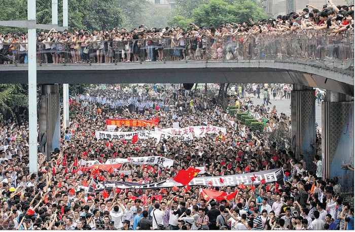 Dân Trung Quốc biểu tình phản đối Nhật Bản