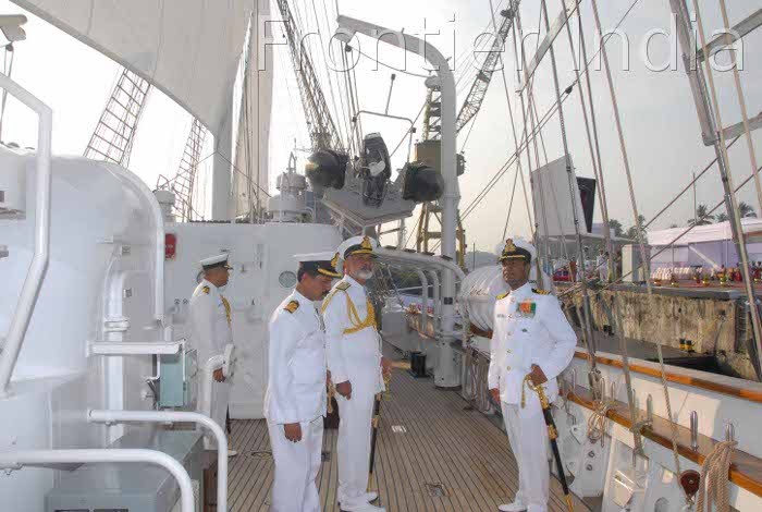 Các sĩ quan trên tàu Sudarshini