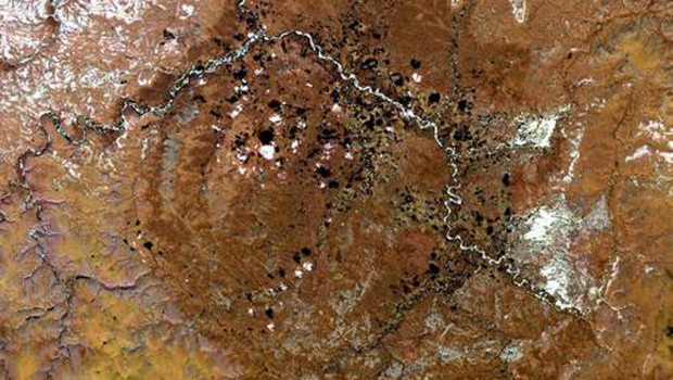 Hố thiên thạch Popigai có đường kính gần 100 km