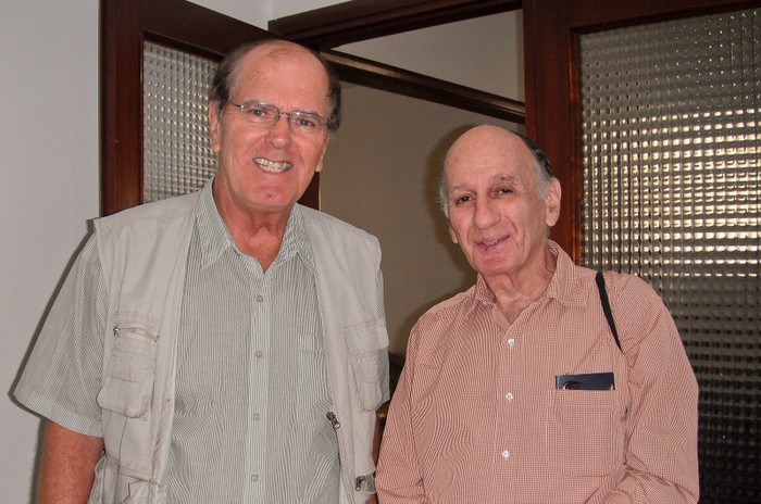 Nhà phân tích chính trị Franklin Lamb (trái) tại Beirut