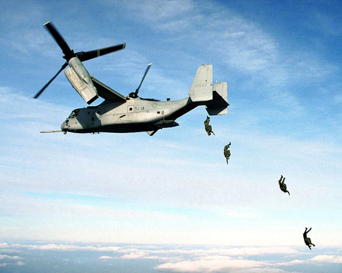 Huấn luyện nhảy dù bằng máy bay Osprey