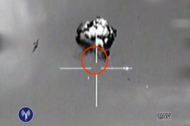 Hình ảnh chiếc máy bay không người lái bị không quân Israel bắn hạ