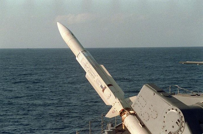 Tên lửa SM-2 trên tàu chiến Hàn Quốc