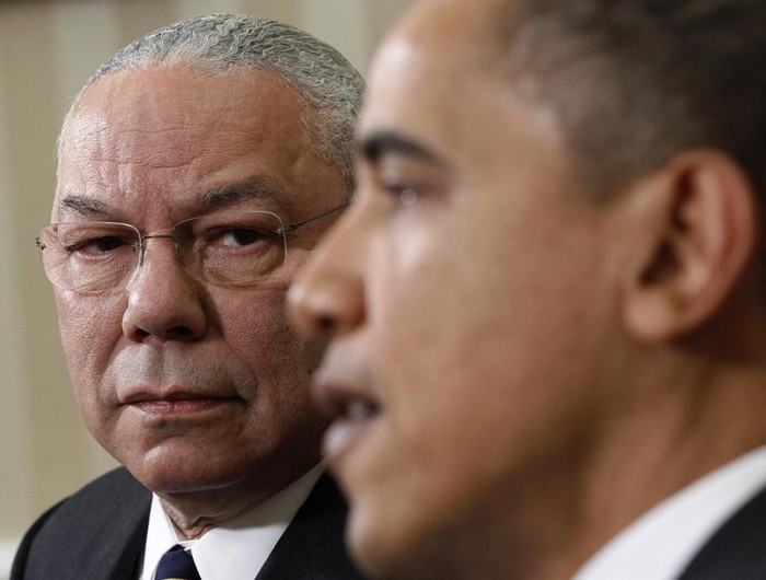 Cựu Ngoại trưởng Colin L. Powell (trái) bày tỏ sự tán thành đối với Tổng thống Obama