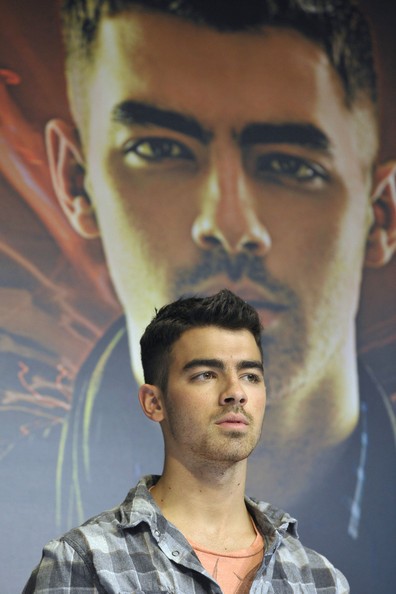 Joe Jonas biểu diễn tại Madrid để giới thiệu album mới của anh Fast Life