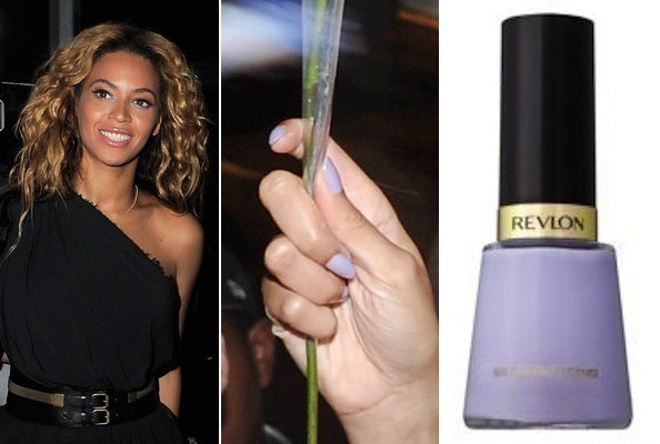 Beyonce Knowles là một trong số Sao nữ cực chăm chút cho nail của mình, cô chọn màu tím nhạt của hãng Revlon để đôi tay thêm đẹp.