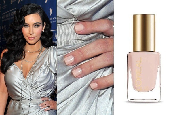 Kim Kardashian rất chăm chỉ tới cửa hiệu nail để chăm chút bàn tay xinh, màu hồng phấn của L'oreal khiến cô nàng thêm tự tin pose hình.