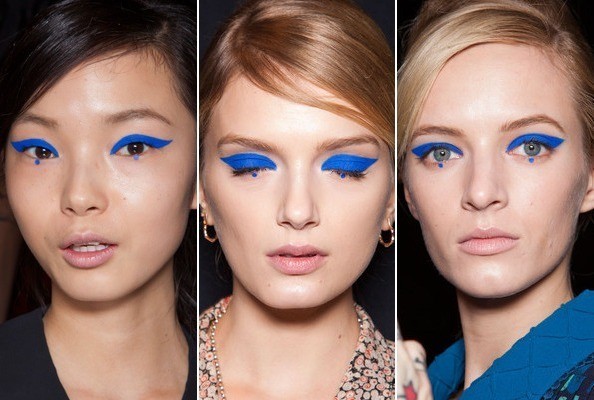 Màu mắt xanh cực ấn tượng đã đủ làm cho các cô người mẫu nổi bật trong show trình diễn của NTK Anna Sui.