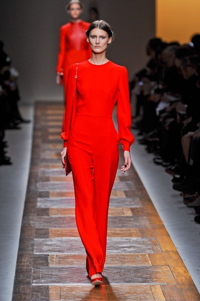 Sắc đỏ nồng nàn, quyến rũ của hãng Valentino.