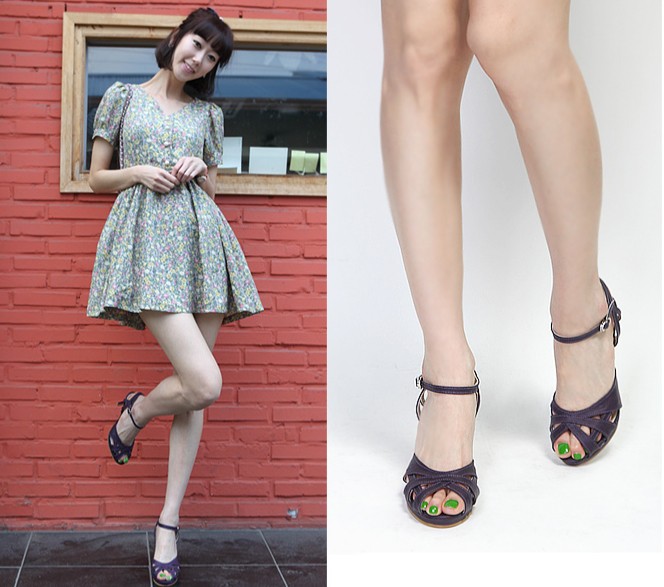 Nếu bạn sở hữu đôi chân thon trắng, nuột nà như cô gái này thì hãy lựa chọn một đôi sandal có gam màu tối để tôn đôi chân xinh lên nhé! Xem thêm: Thời trang Sao Việt / Bật mí cách trang điểm thành mỹ nhân.