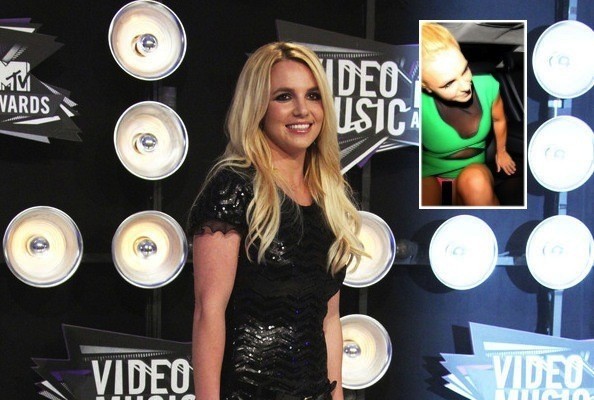 Britney Spears trong thời gian khủng hoảng từng hớ hênh vô số lần như thế này.