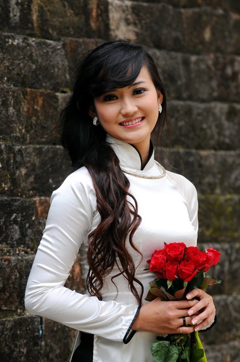 Cô đạt danh hiệu Miss Ứng xử - Top 5 Hoa khôi ĐH Văn hóa 2010