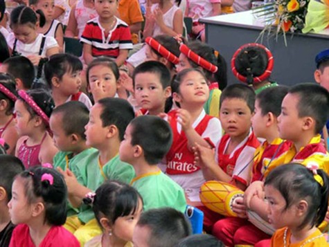Để có một chỗ học mầm non, các gia đình ở Hà Nội luôn phải lo lắng.