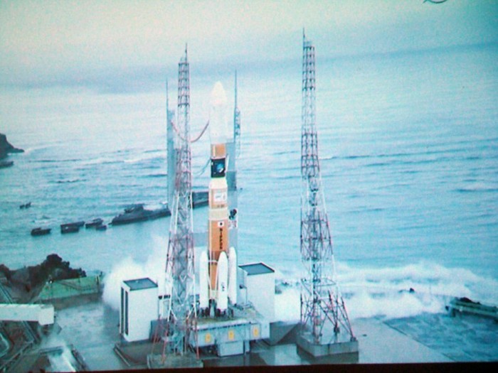 Đúng 9h06 phút, tên lửa đẩy HII-B vệ tinh F1 của Việt Nam đã chính thức được phóng lên từ Nhật Bản (Ảnh Bích Thảo)