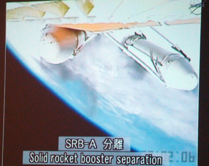Camera từ tàu vũ HTV-3, cho thầy hình ảnh bên ngoài không gian. TRA CỨU ĐIỂM THI ĐẠI HỌC CAO ĐẲNG 2012