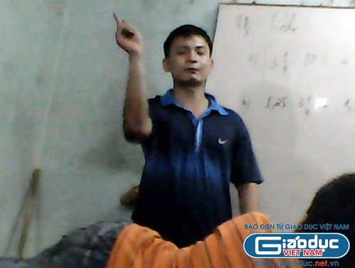 Thầy giáo đánh học sinh (ảnh từ clip)