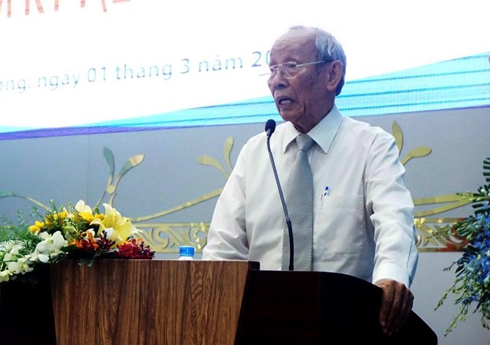 Giáo sư Trần Hồng Quân - Chủ tịch Hiệp hội các Trường Đại học, Cao đẳng Việt Nam phát biểu chỉ đạo Hội nghị. (Ảnh: H.L)