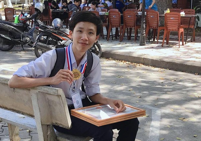 Học sinh Lê Quang Trí trong ngày nhận giải Nhì cấp quốc gia cuộc thi Khoa học kỹ thuật. (Ảnh: Q.T)