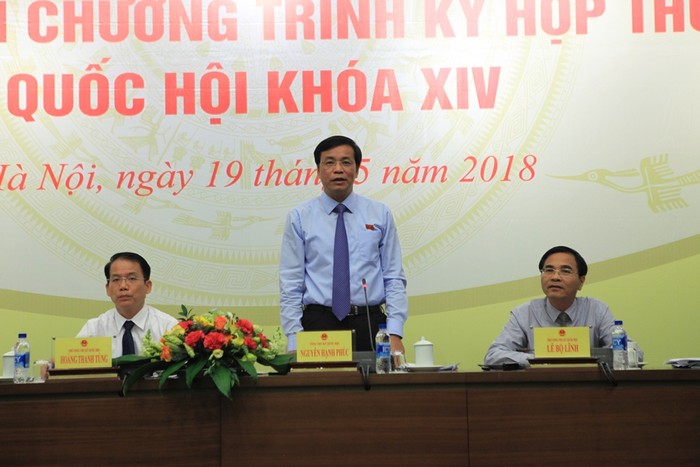 Tổng Thư ký Quốc hội Nguyễn Hạnh Phúc trả lời các câu hỏi báo chí.