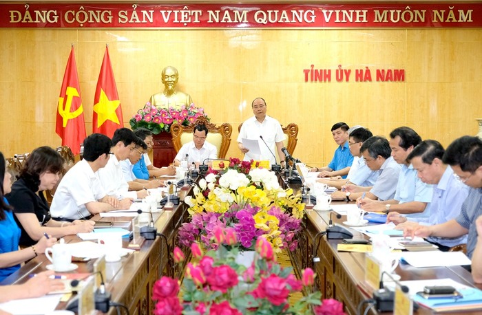 Thủ tướng lưu ý nhiều vấn đề với tỉnh Hà Nam tại buổi làm việc. (Ảnh: VGP)