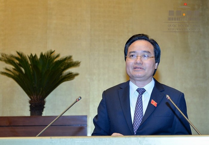 Bộ trưởng Phùng Xuân Nhạ trình bày tờ trình dự án Luật. (Ảnh: Quochoi.vn)