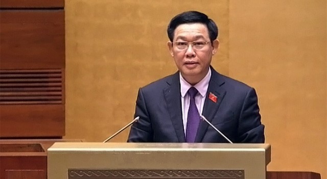 Phó Thủ tướng Vương Đình Huệ trả lời chất vấn. (Ảnh: VTV.vn)