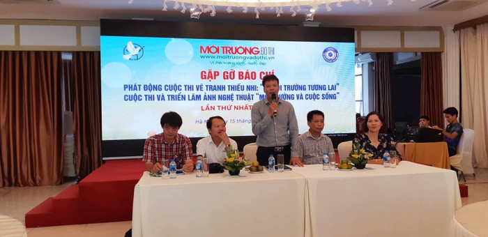 Tiến sĩ, luật sư Đồng Xuân Thụ - Tổng biên tập Tạp chí Môi trường và Đô thị Việt Nam phát biểu.