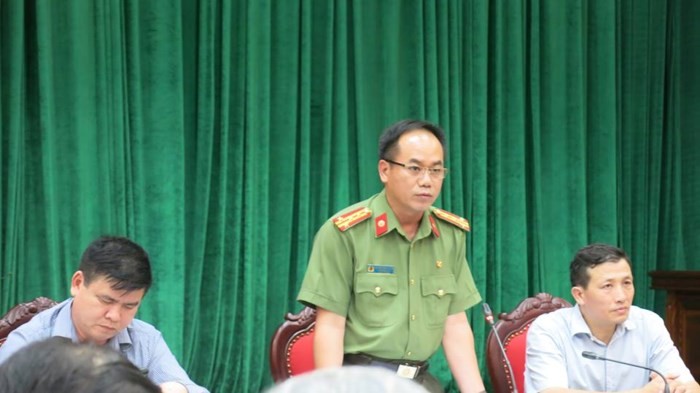 Đại tá Nguyễn Thanh Tùng thông tin ban đầu về sự việc. ảnh: Đỗ Thơm.