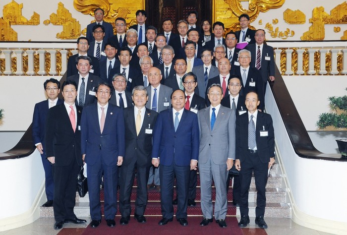 Thủ tướng Nguyễn Xuân Phúc và các thành viên của đoàn. (Ảnh: VGP)