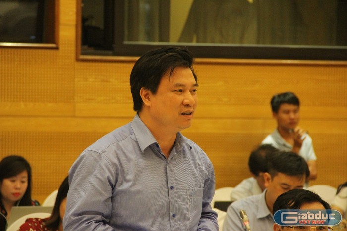 Thứ trưởng Nguyễn Hữu Độ trả lời tại họp báo. (Ảnh: Đỗ Thơm)