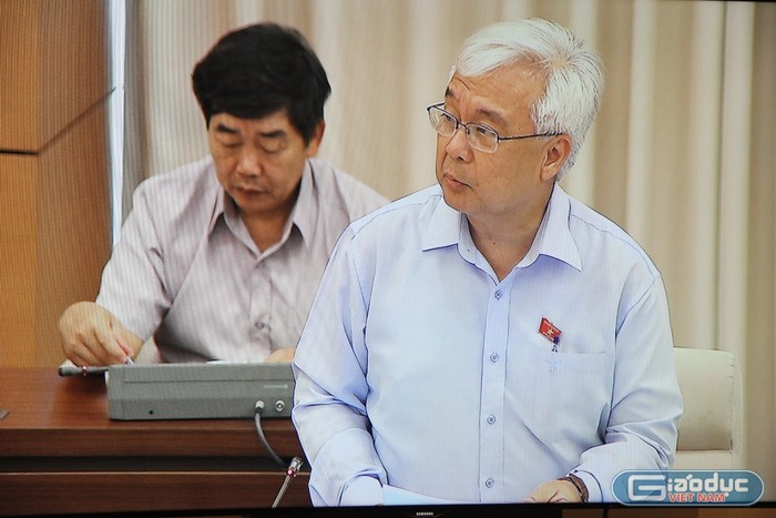 Ông Phan Thanh Bình trình bày báo cáo giải trình về dự án Luật. (Ảnh chụp màn hình: Đỗ Thơm)