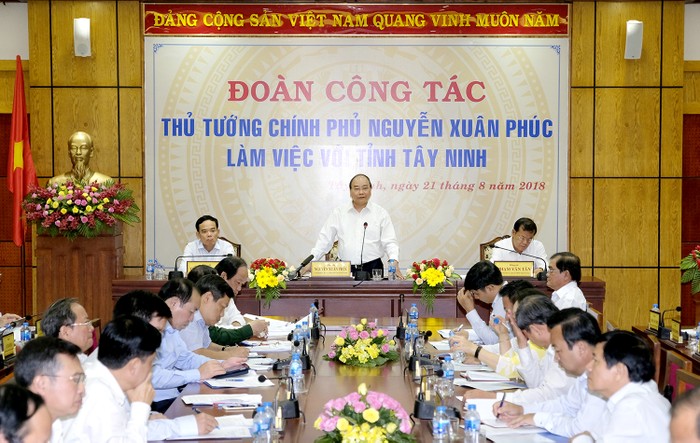 Thủ tướng làm việc với lãnh đạo chủ chốt tỉnh Tây Ninh. (Ảnh: VGP)