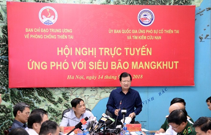 Phó Thủ tướng Trịnh Đình Dũng phát biểu chỉ đạo chống bão. (Ảnh: Dangcongsan.vn)