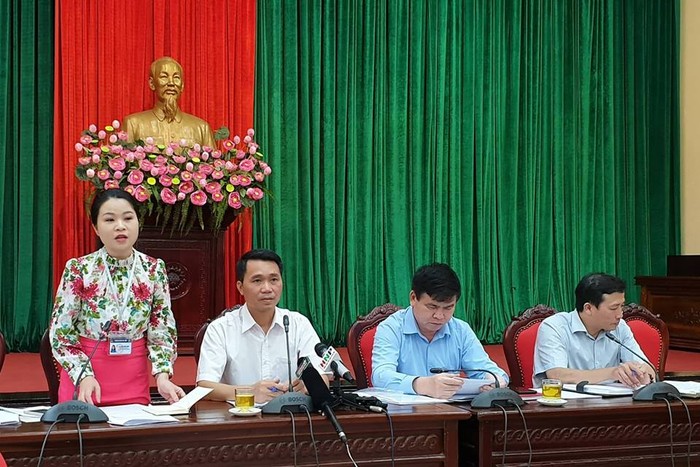 Bà Chu Hồng Minh - Phó Bí thư Thành đoàn Hà Nội trả lời tại cuộc họp. Ảnh: T.A