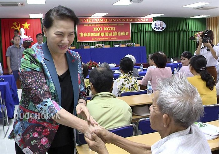 Chủ tịch Quốc hội với các cử tri tại phường An Phú, Quận Ninh Kiều thành phố Cần Thơ. Ảnh: Quochoi.vn
