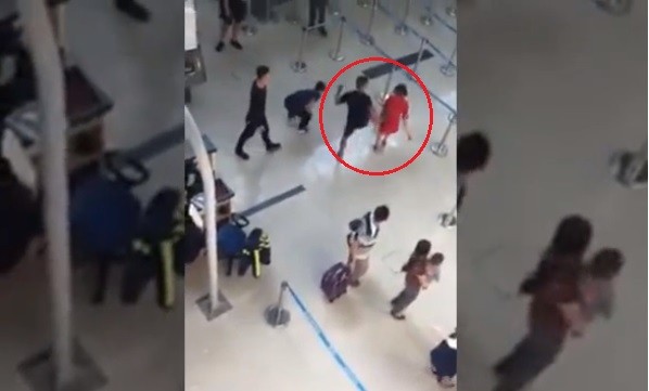 Ảnh minh họa cắt từ clip vụ nữ nhân viên bị hành hung tại sân bay Thọ Xuân, Thanh Hóa.