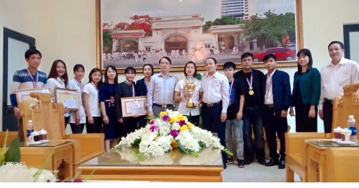 Đội bóng đá nữ nhà trường đạt Cúp vàng vô địch giải Bóng đá nữ học sinh, sinh viên tỉnh Phú Thọ năm 2018.