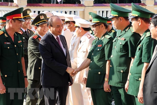 Thủ tướng Nguyễn Xuân Phúc đến chúc Tết các lực lượng vũ trang thành phố Đà Nẵng. Ảnh: TTXVN